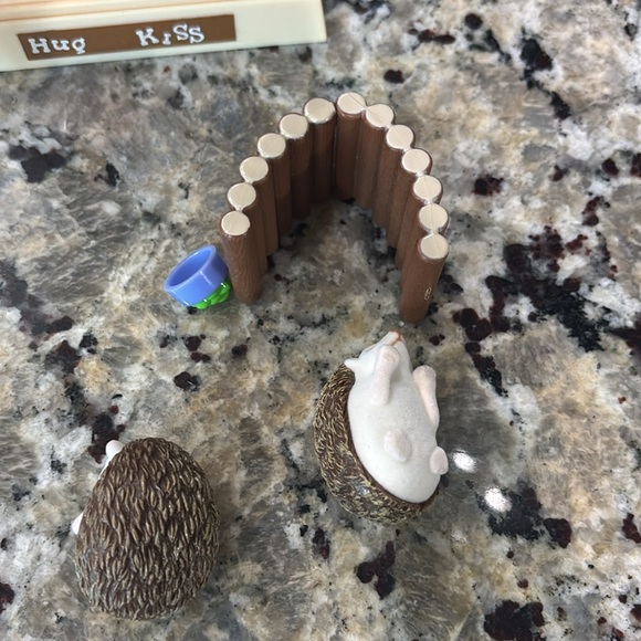 American Girl Hedgehog House Playset with Accessories - Picture 8 of 9